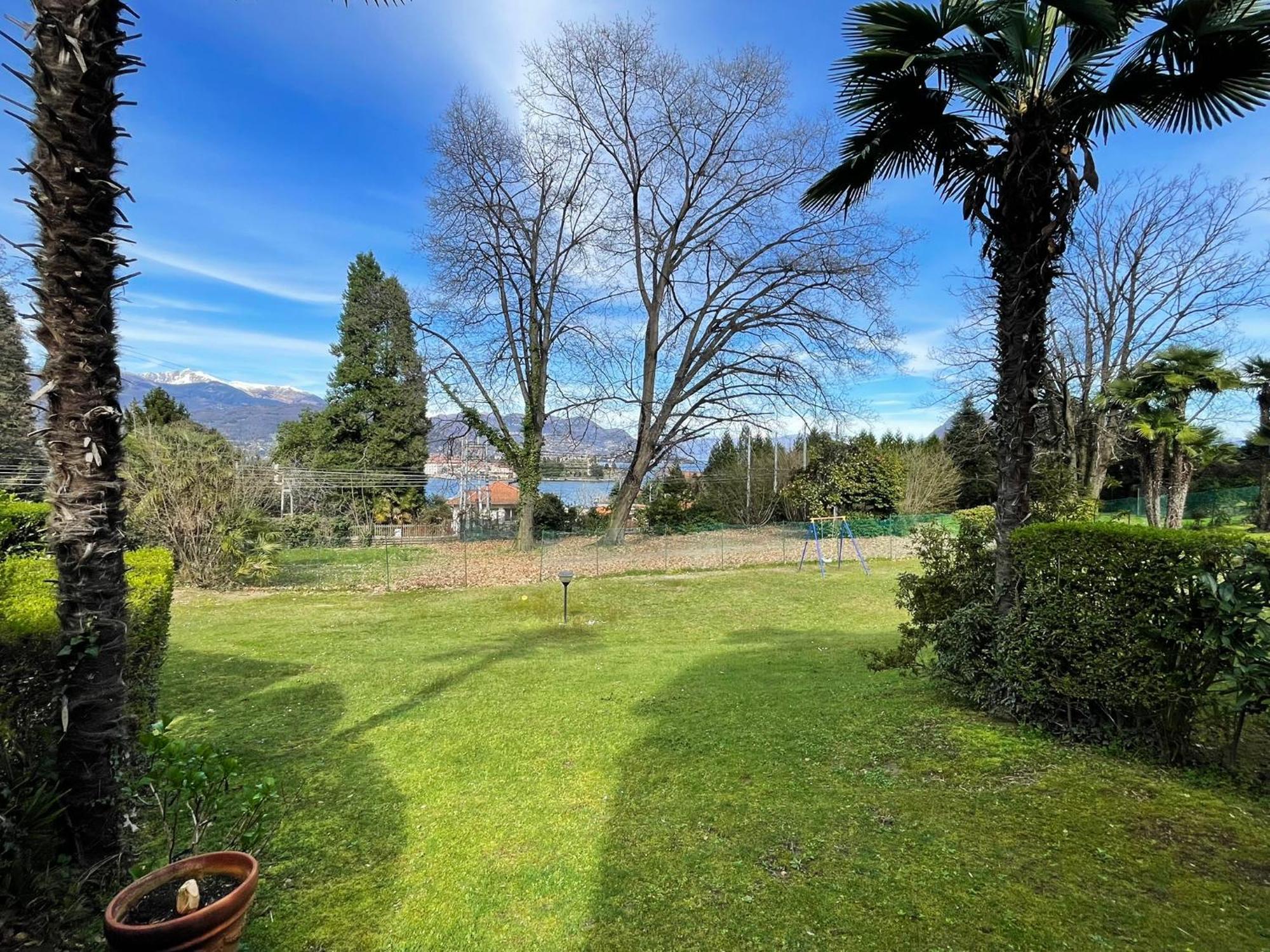Lovingstresa3 Giardino Del Lago Kültér fotó